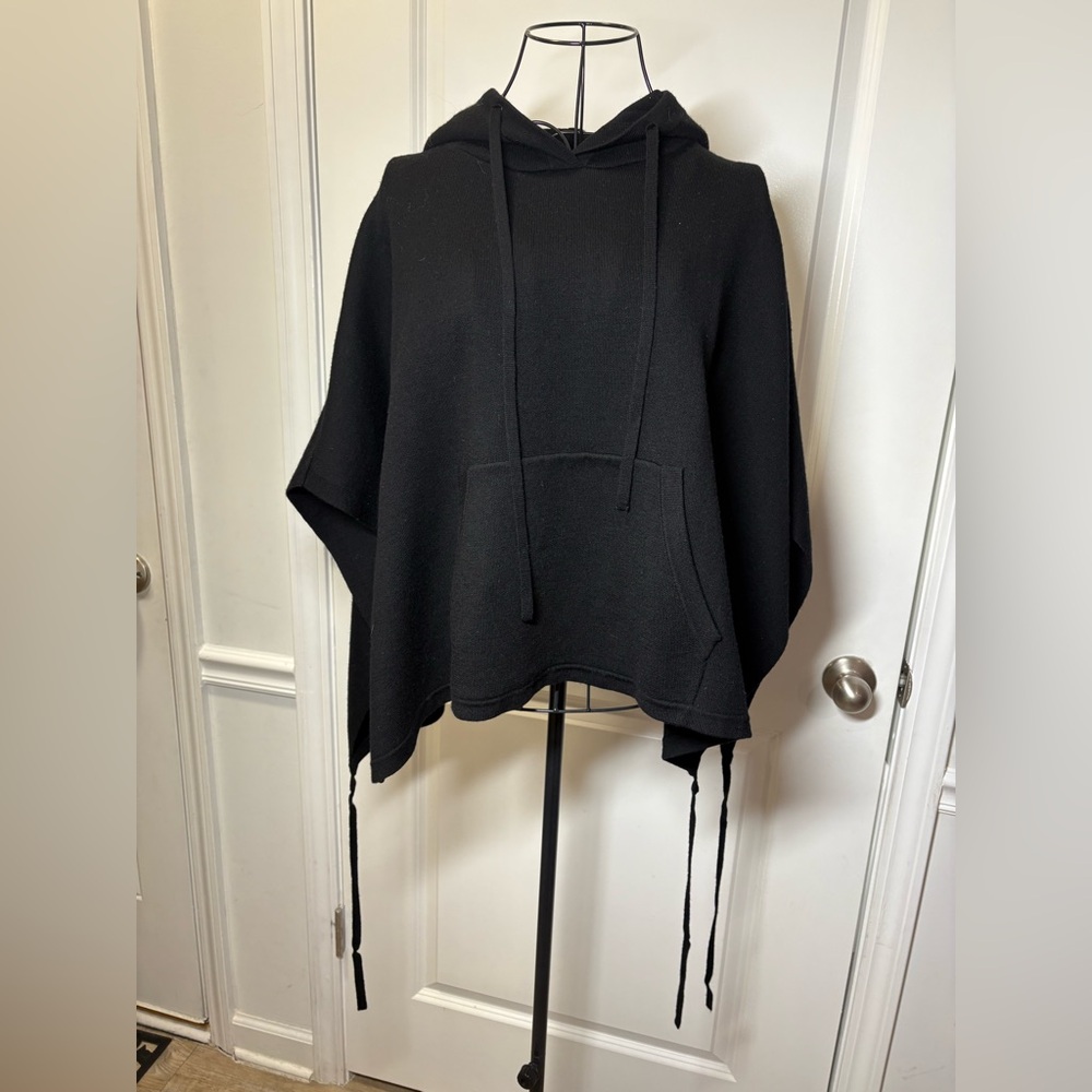 lululemon‎ athletica Black Hooded Cape